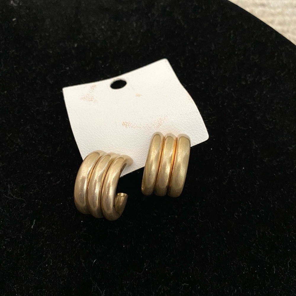 FREE PEOPLE SMALL TRIPLED HOOPS EARRINGS IN GOLD/BRASS NEW